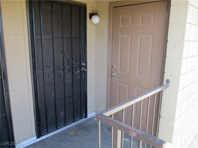 Building Photo - 2933 E Elm Ave Unit 4 Rental