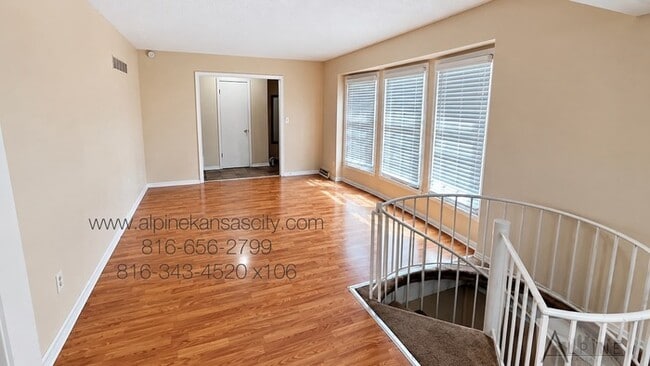 Beautiful Split Level, 5 TRUE Bedrooms!