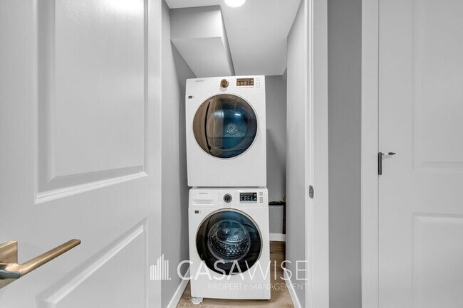 Photo - 10248-10157 157 St NW