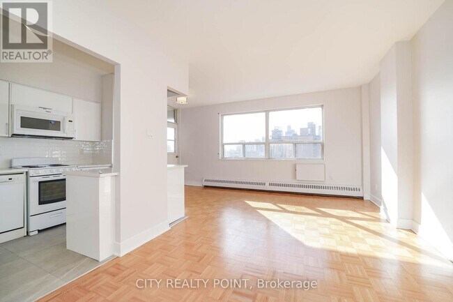 Photo - 490 Eglinton Ave E Unité 802