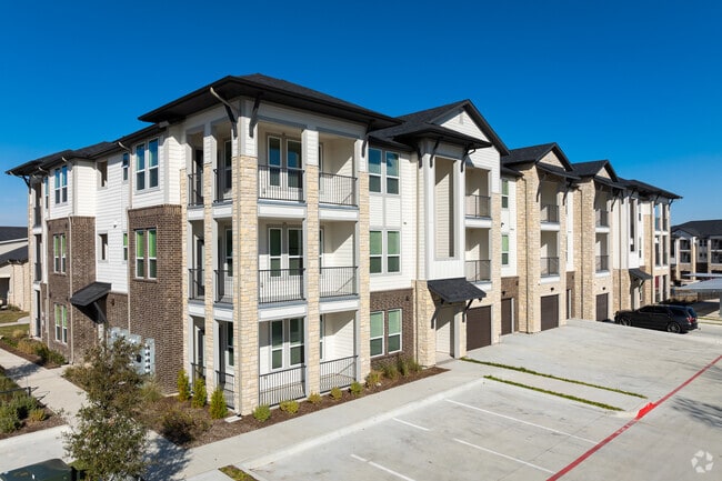 The Royalton at Chapel Creek