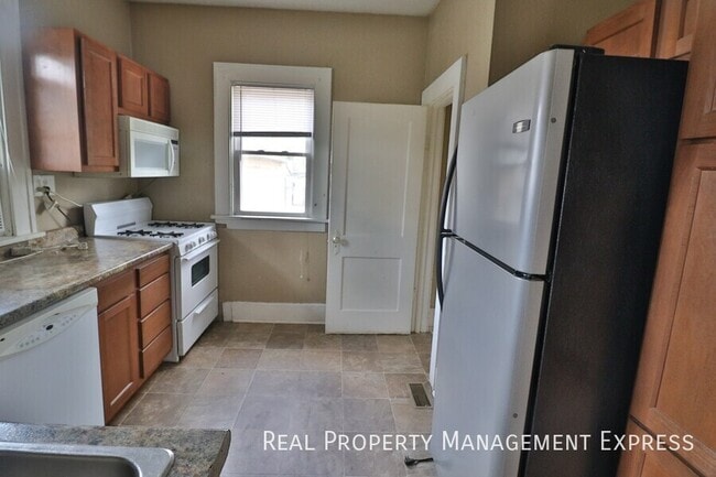 Photo - Beautiful 3 bedroom 2 bathroom home near d...