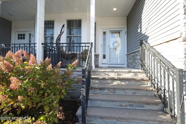 Photo - 21 McCormick Ave N