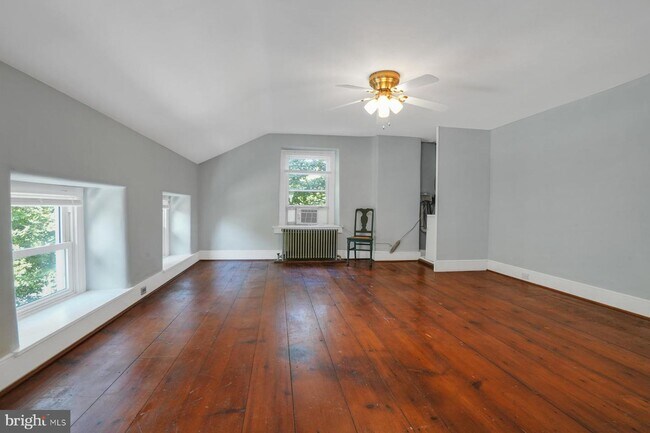 Photo - 839 Morris Rd