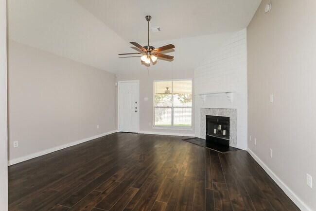 Photo - 311 Lake View Dr
