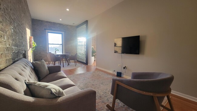 Photo - 701 N Milwaukee Ave Unit 4F