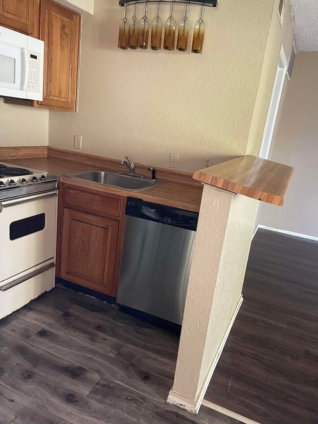 Photo - 2310 Bamboo Dr Unidad J303