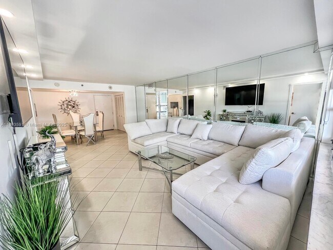 Photo - 5225 Collins Ave Unit 517