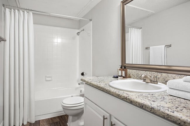 C242530_BristolGrapevine_VS Still_2b2b_Bathroom2_02_final2
