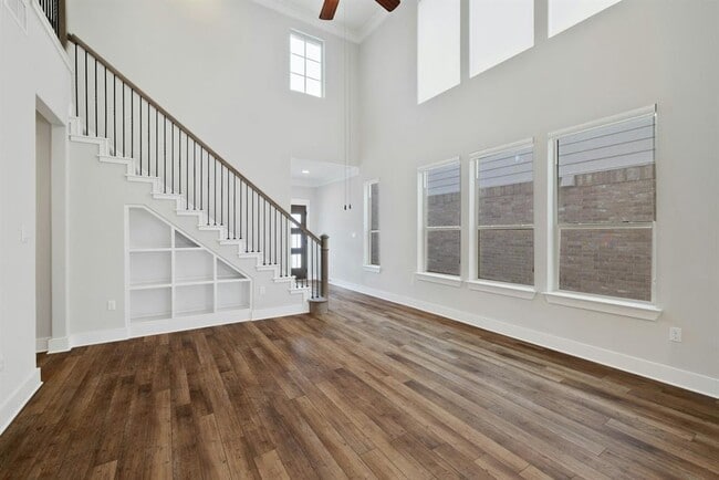Photo - 16117 Nightshade St