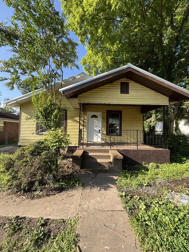 Building Photo - 513 62nd St Rental
