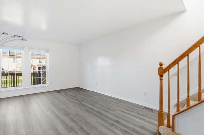 Photo - 3084 Village Cir