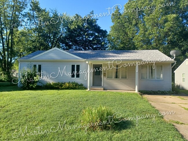 Photo - 1623 Honeysuckle Rd House