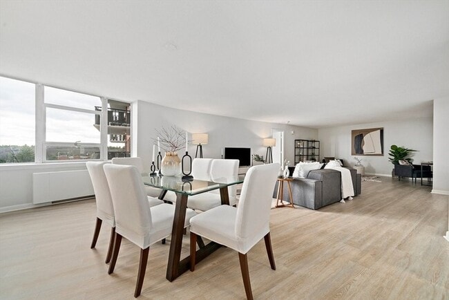 Photo - Spacious 1BR Condo with Pool Views & Luxury Building Amenities Unidad 706