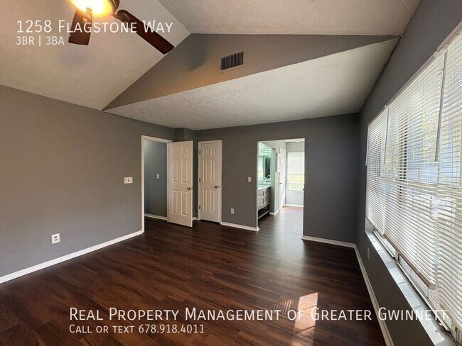 Photo - 1258 Flagstone Way NW