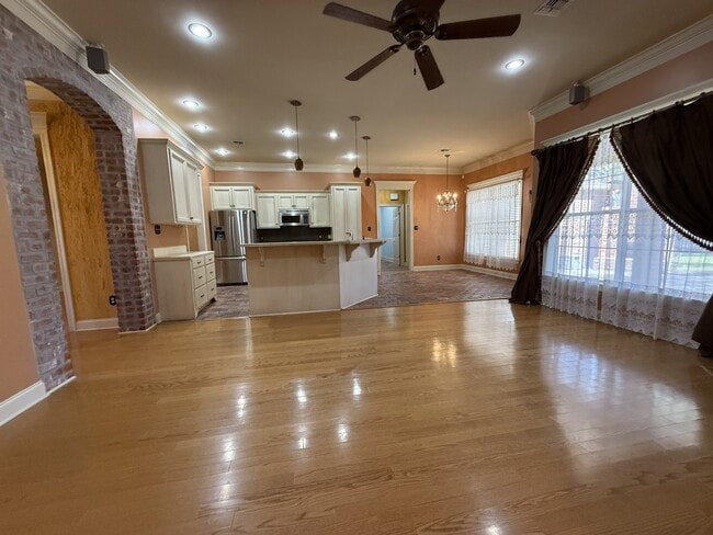 Photo - 103 Lakeshore Dr