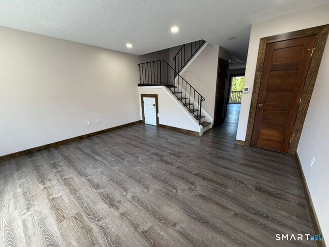 Photo - 35 Leslie Rd Unit L