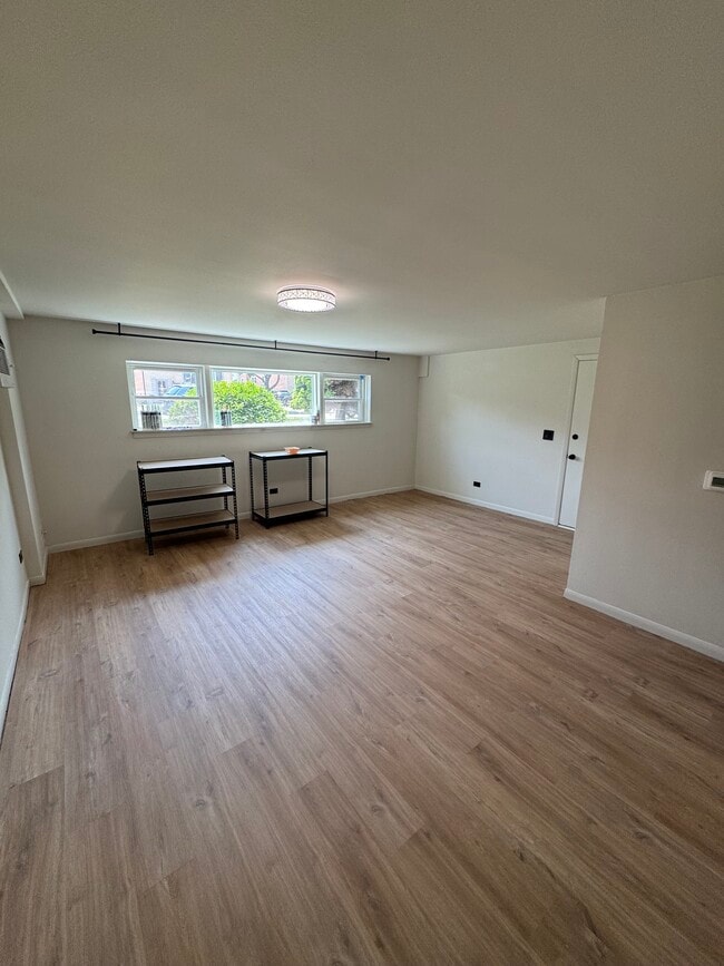 Building Photo - 8536 W Berwyn Ave Unit G