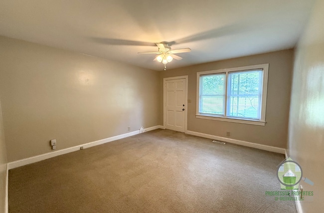Photo - 121A White Oak Dr
