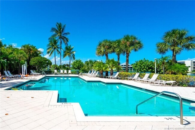 Photo - 5799 NE Island Cove Way Unidad 1104