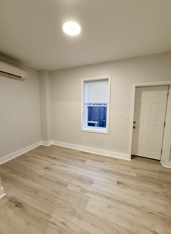 Photo - 665 E Wensley St