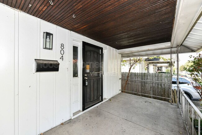 Photo - 802 N Denny St