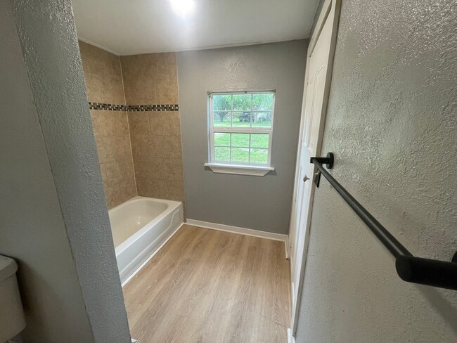 Photo - 208 N Blanton