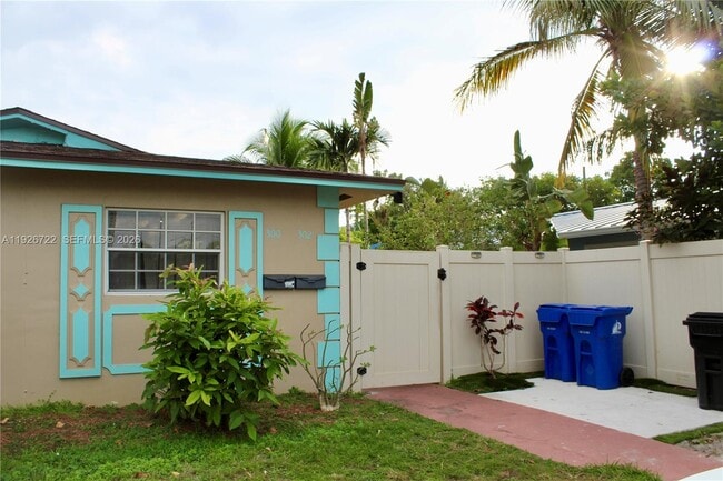 Photo - 300 SW 8th St Unidad 302