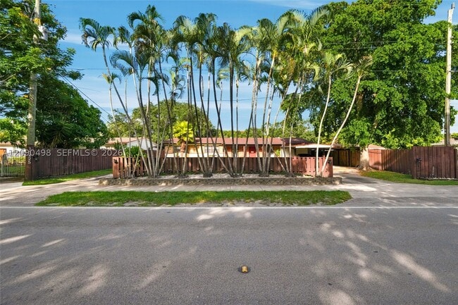 Photo - 15425 N Miami Ave