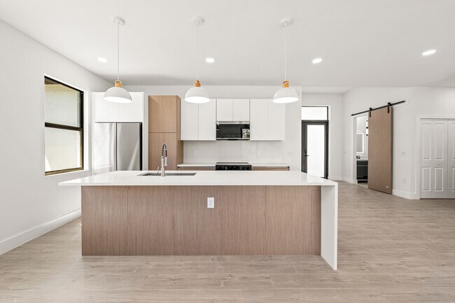 Photo - 3203 18th St W