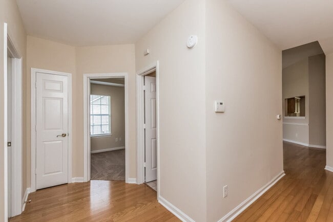 Photo - 73 Hamil Ct NW