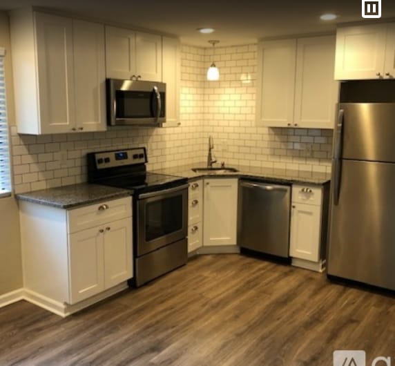 Photo - 29 E 6th Ave