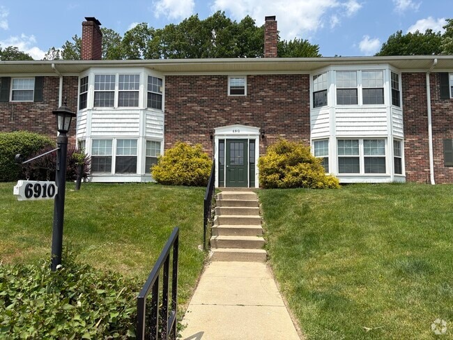 Building Photo - 6910 Carriage Hill Dr Unit 103 Rental