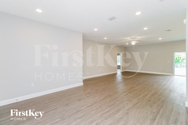 Photo - 356 Garbelmann St