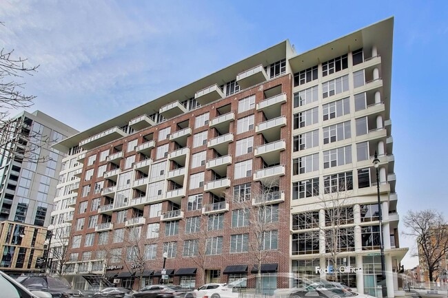 Building Photo - 901 W Madison St