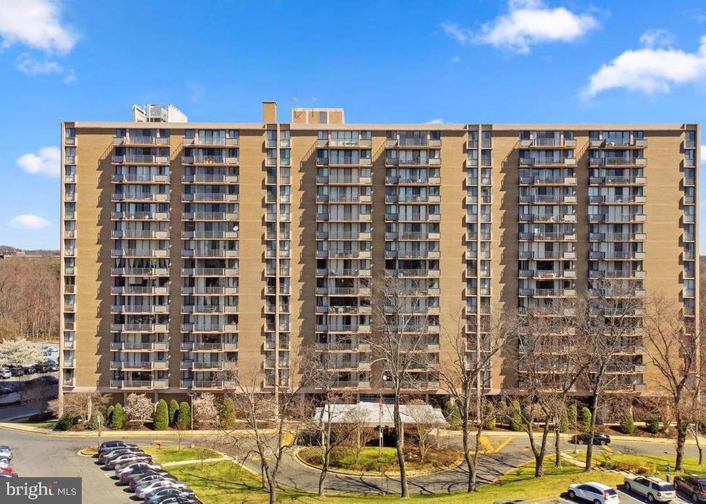 Photo - 6100 Westchester Park Dr Unit 1720