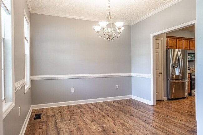 Photo - 108 Silverburn Pl