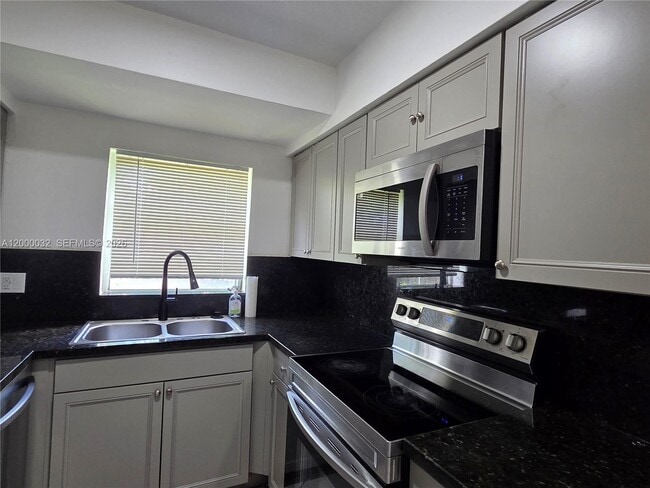 Building Photo - 400 NE 142nd St