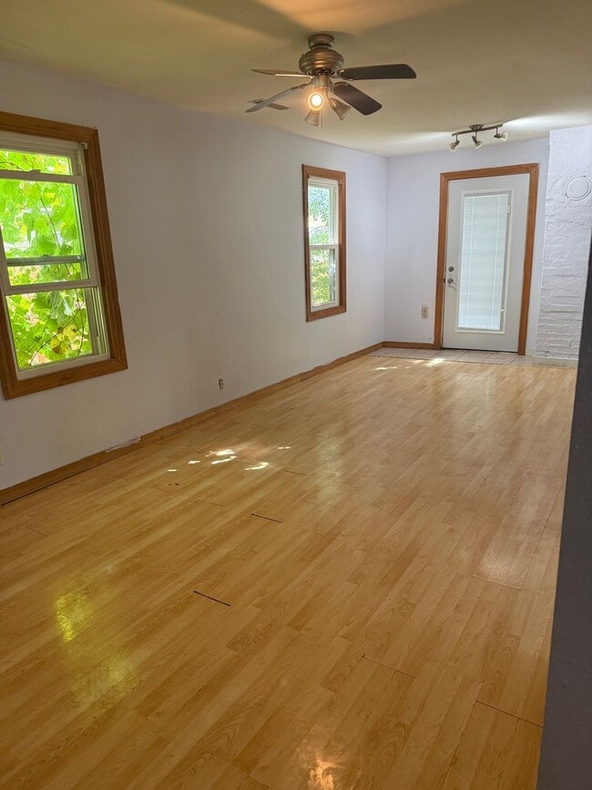 Building Photo - Unique Home in Downtown Middleton