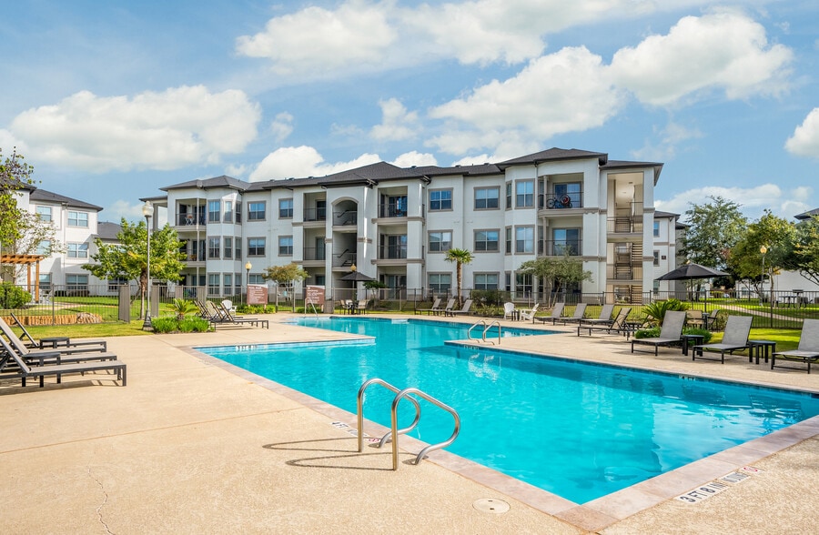 Resort-Style Pool