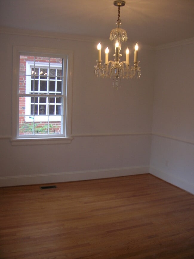 Photo - -- AVAILABLE MAY 8TH -- 3 BR / 2.5 BA Nice Brick home in Near West End. Available May 8th!