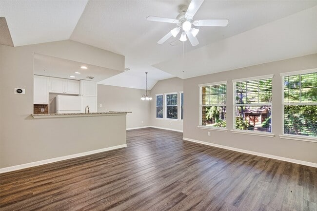 Photo - 77 Woodlily Pl