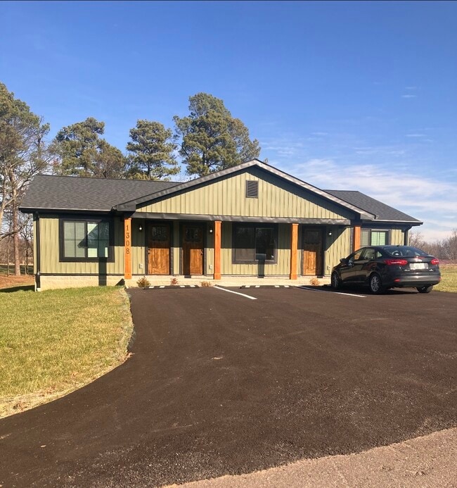 Photo - 1305 Roberson St Unit B