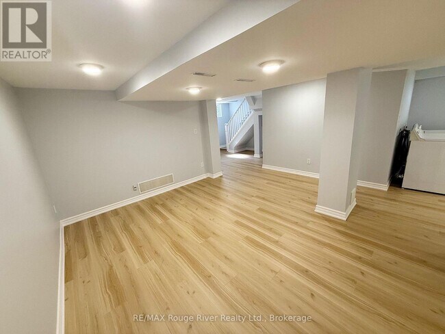 Photo - 200 Trent St E