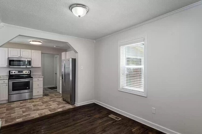 Photo - 1648 Waterhouse St