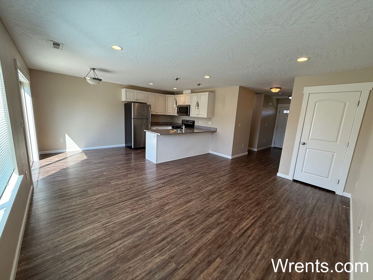 10427-10429 Maxwell Lane - 10427-10429 Maxwell Lane Apartment Unit 10429 Maxwell Lane