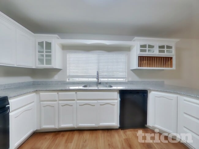 Photo - 304 Robert St