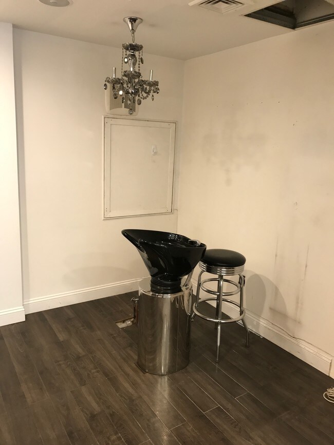 Photo - 239 East 53rd Street