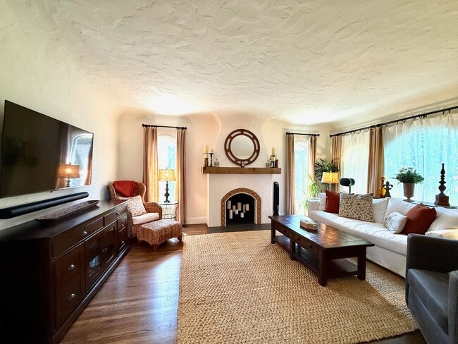 Photo - Furnished Santa Barbara 3 bedroom/2 bathroom Home