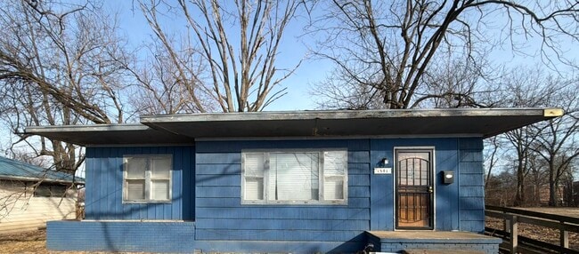 Building Photo - 1541 Fairchild-E